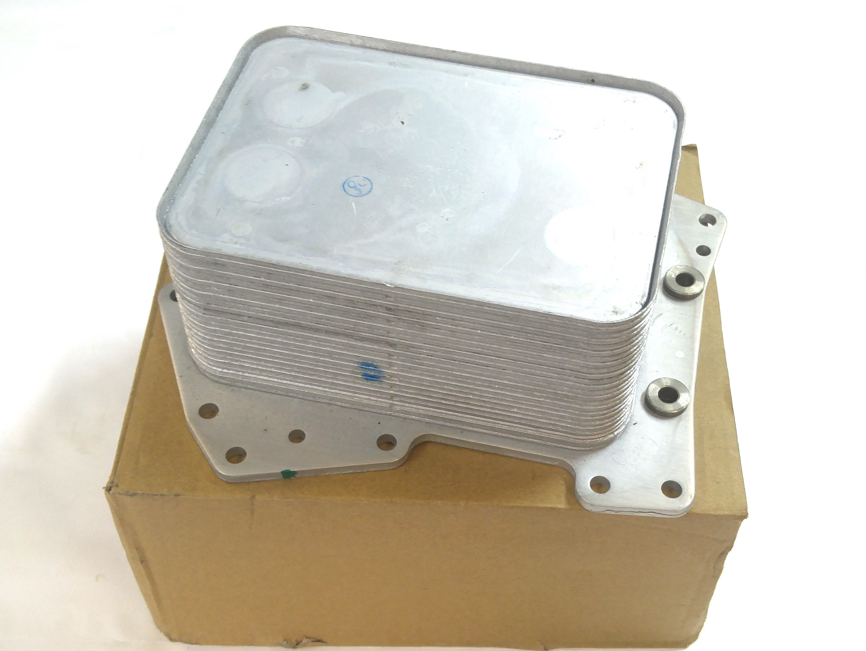 Радиатор маслянный (только охладитель) 4.4D V8 DOHC DITC (LR022895S||DOMINANT)